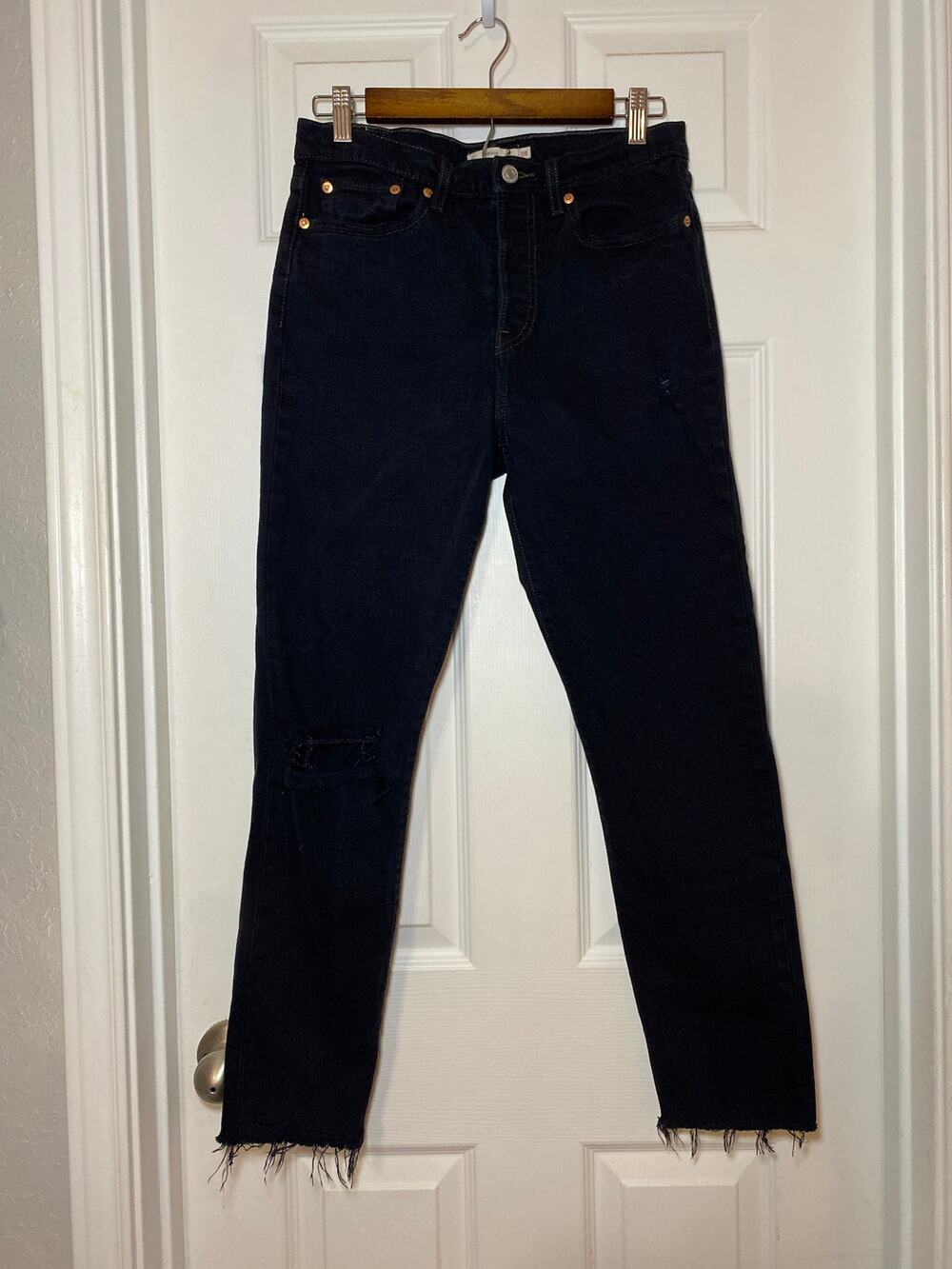 Levi’s Wedgie Straight Leg Jeans Black High Rise Distressed Raw Hem Size 28